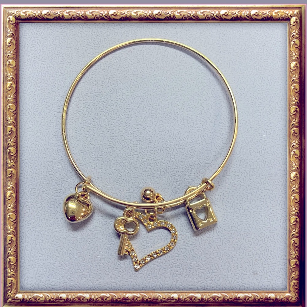 Hearts charm bracelet
